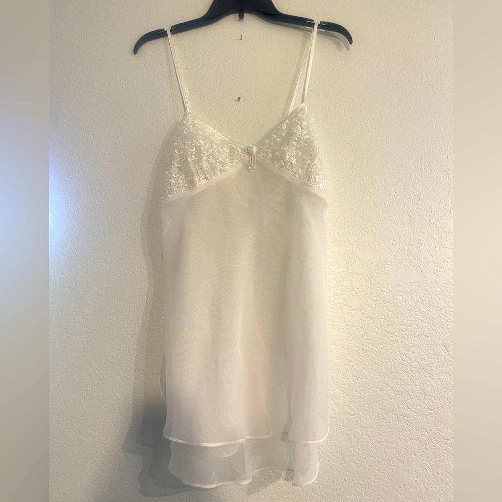 Vintage Dentelle white lingerie size medium. Beautiful lace detail with beading